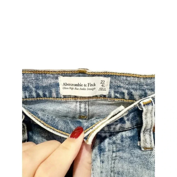 Abercrombie & Fitch Distressed Ultra High Rise Ankle Straight Raw Hem Jean 4S - Picture 3 of 4